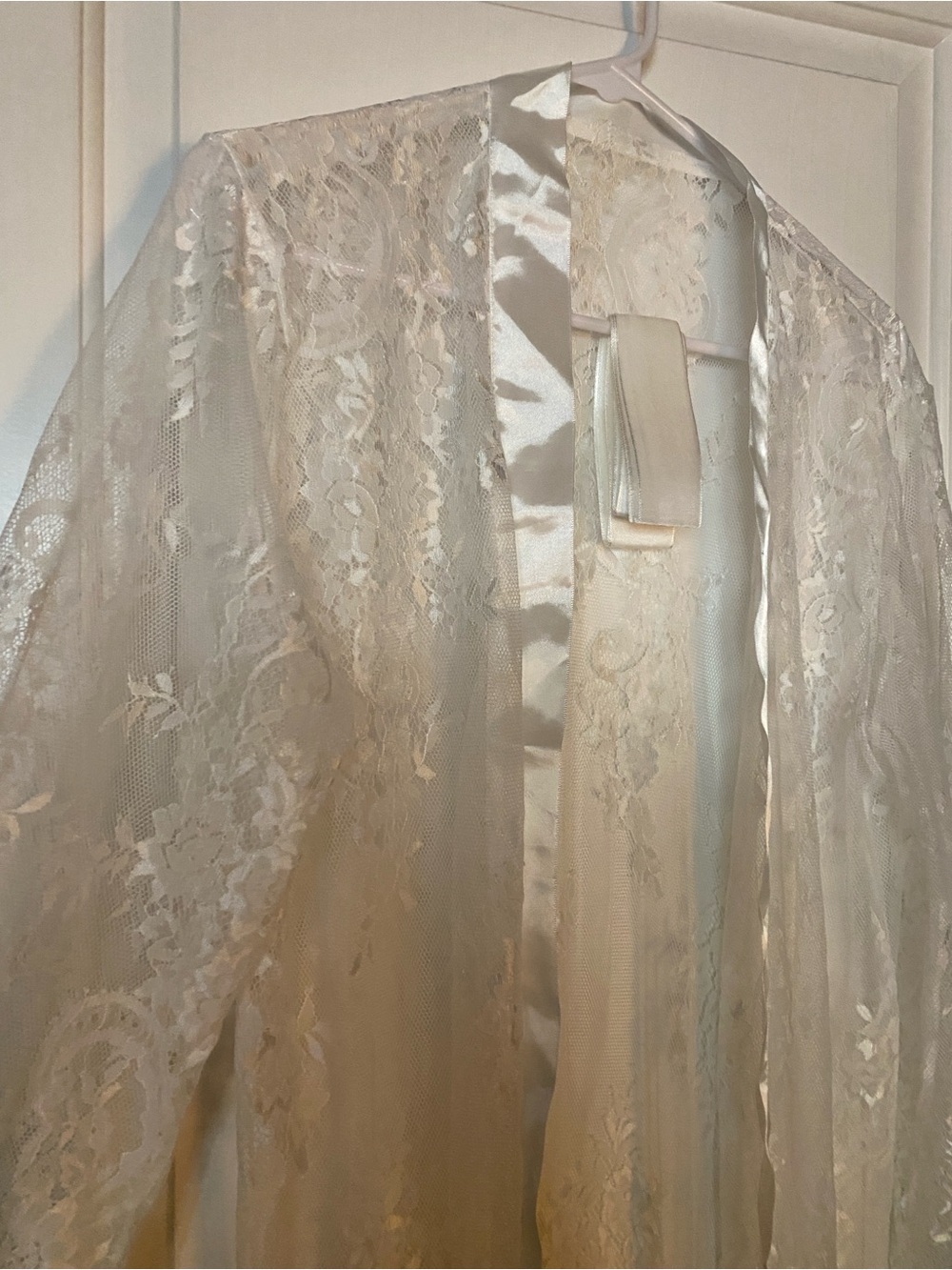 SHEIN Ivory Lace Satin Trim Robe